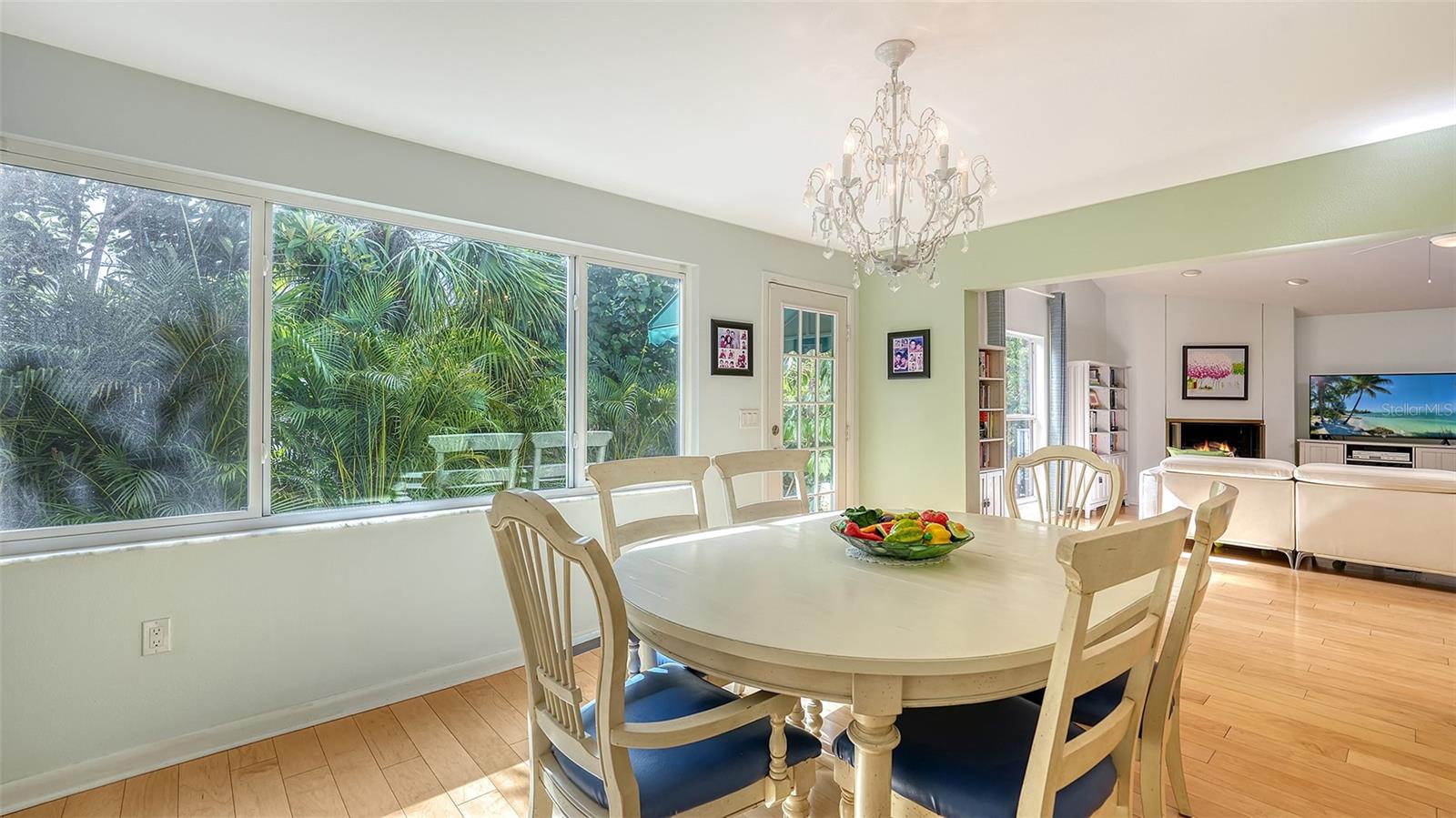 614 TROPICAL CIR, SARASOTA, FL, 34242