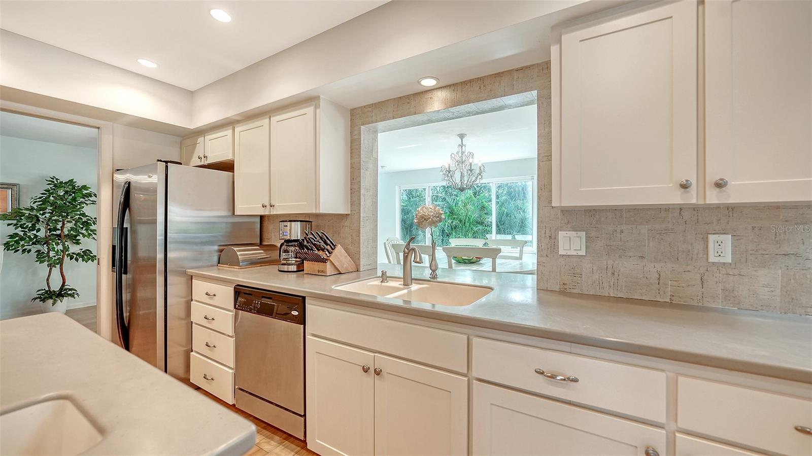 614 TROPICAL CIR, SARASOTA, FL, 34242
