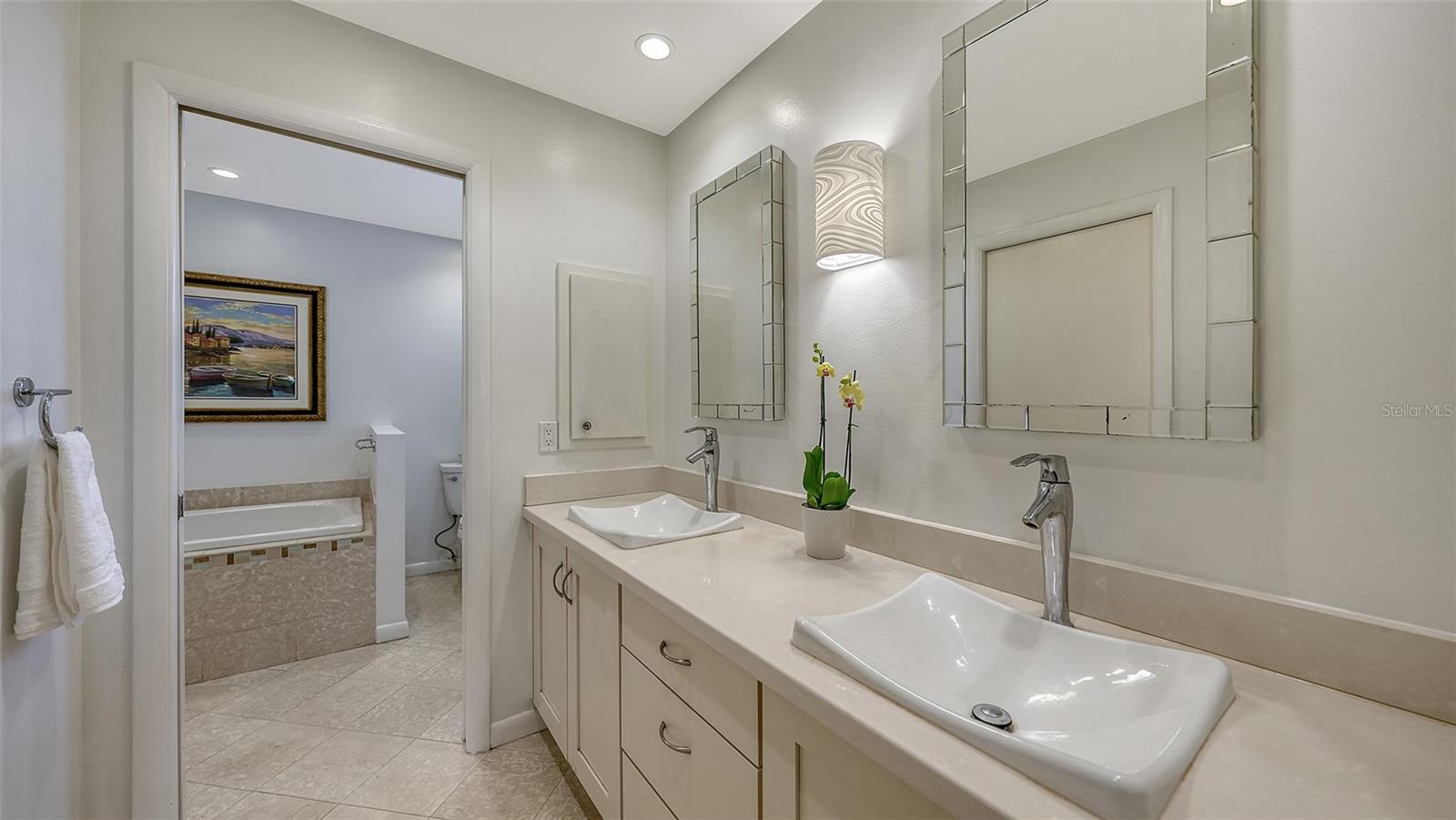 614 TROPICAL CIR, SARASOTA, FL, 34242