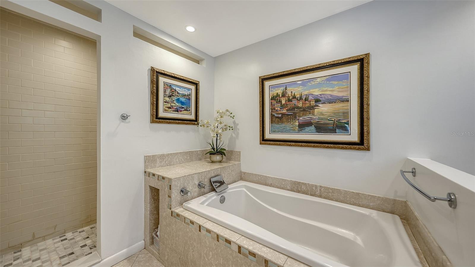 614 TROPICAL CIR, SARASOTA, FL, 34242