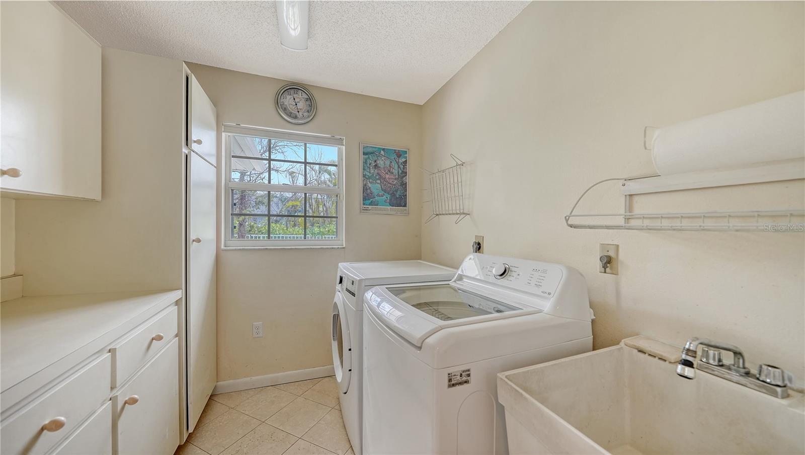 614 TROPICAL CIR, SARASOTA, FL, 34242
