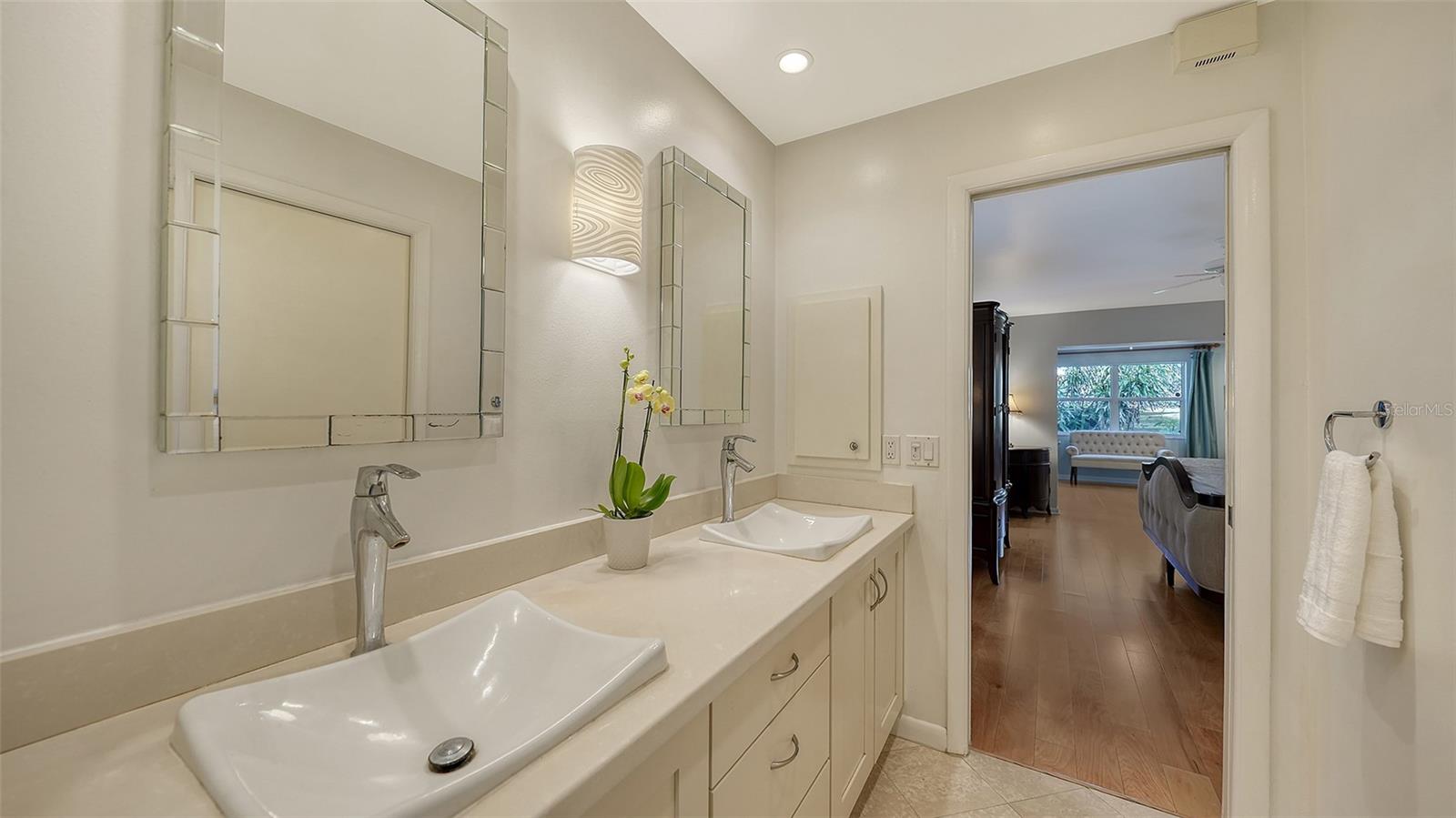 614 TROPICAL CIR, SARASOTA, FL, 34242