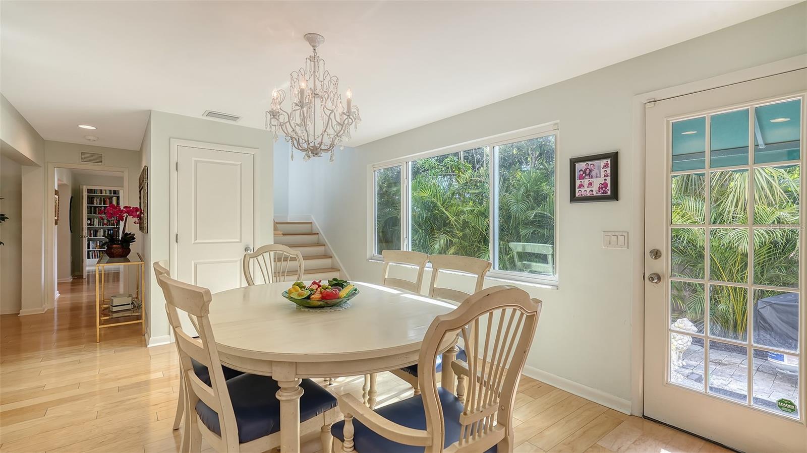614 TROPICAL CIR, SARASOTA, FL, 34242
