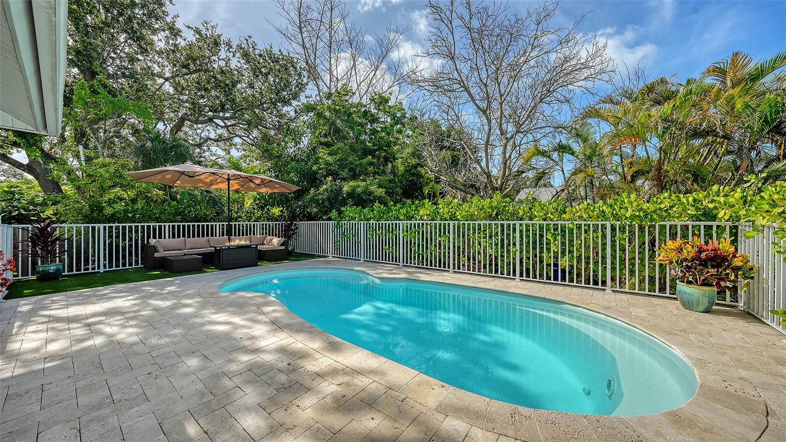 614 TROPICAL CIR, SARASOTA, FL, 34242