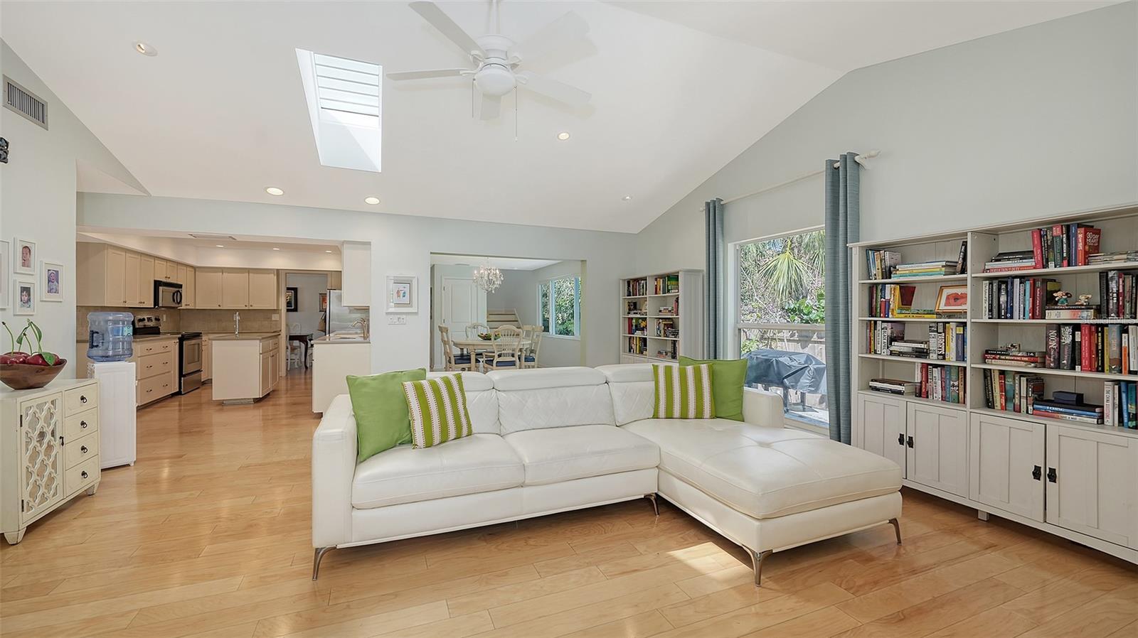 614 TROPICAL CIR, SARASOTA, FL, 34242