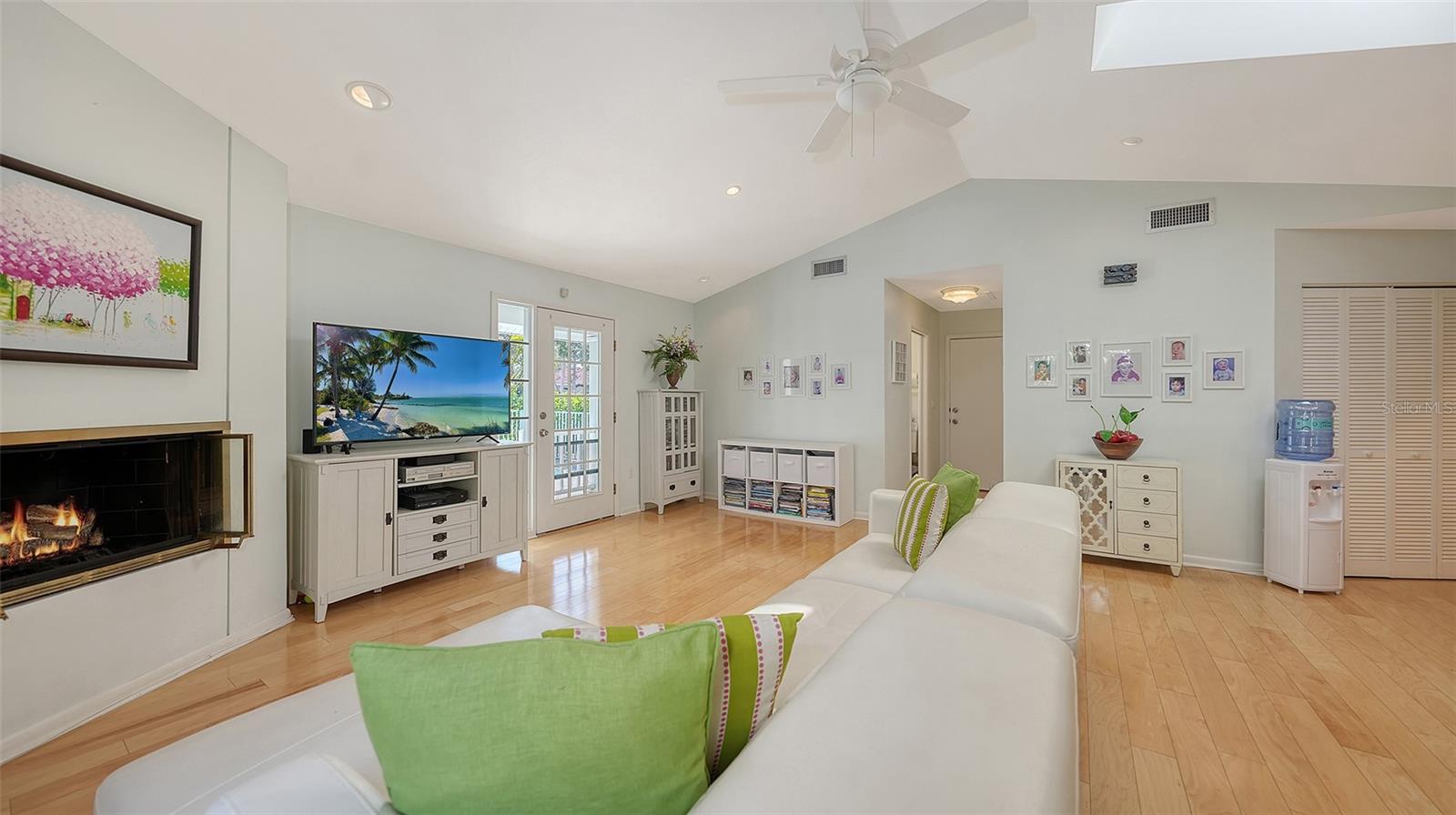614 TROPICAL CIR, SARASOTA, FL, 34242