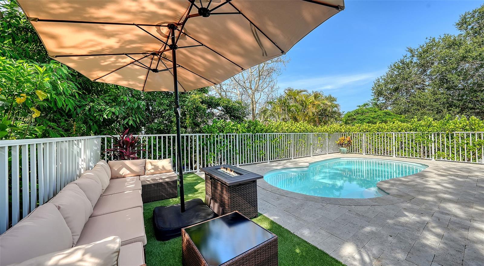 614 TROPICAL CIR, SARASOTA, FL, 34242