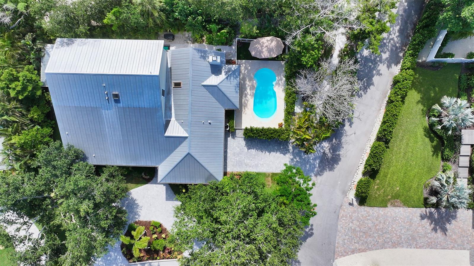 614 TROPICAL CIR, SARASOTA, FL, 34242