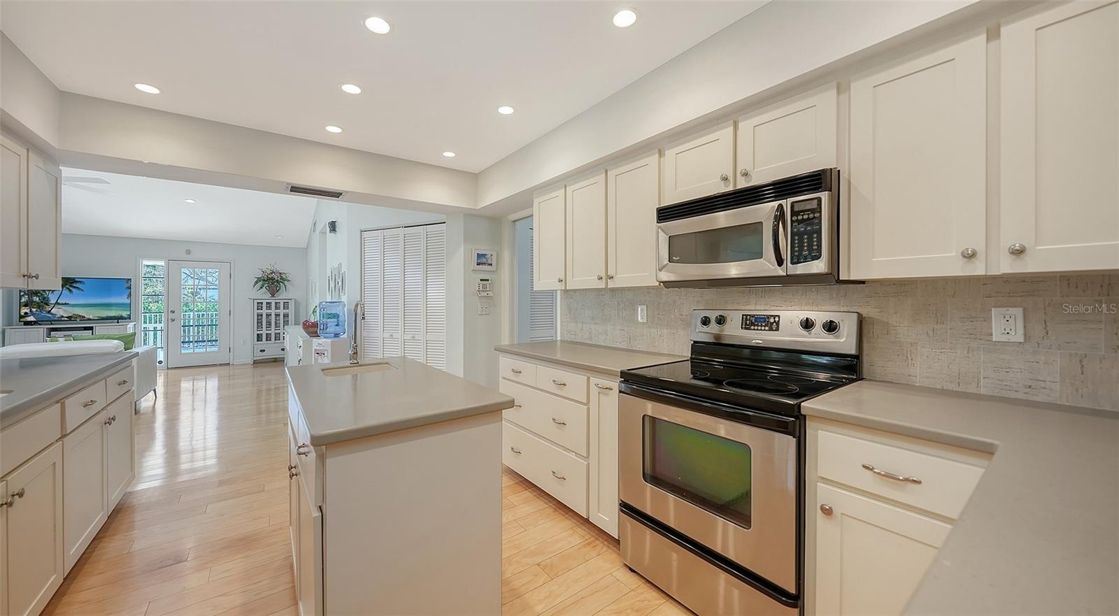 614 TROPICAL CIR, SARASOTA, FL, 34242