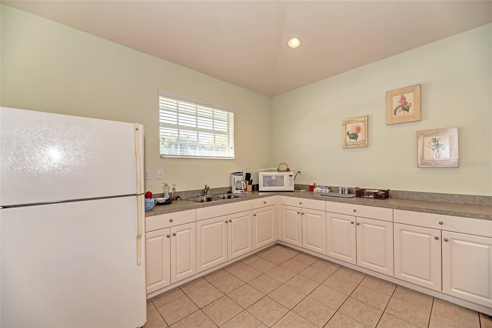 200 MIRABELLA CIR #102, VENICE, FL, 34292