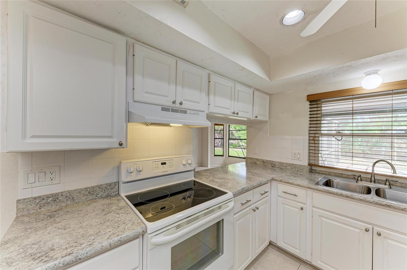 813 EXMOOR ST, SARASOTA, FL, 34243