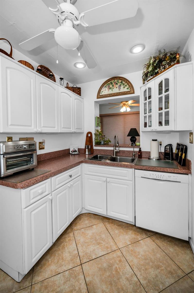 8450 CANDLEWOOD RD, SEMINOLE, FL, 33777