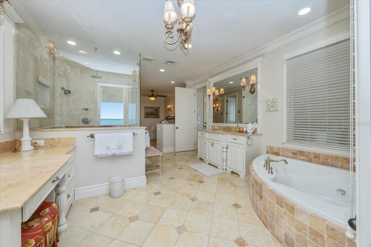 A4642022 Property Photo