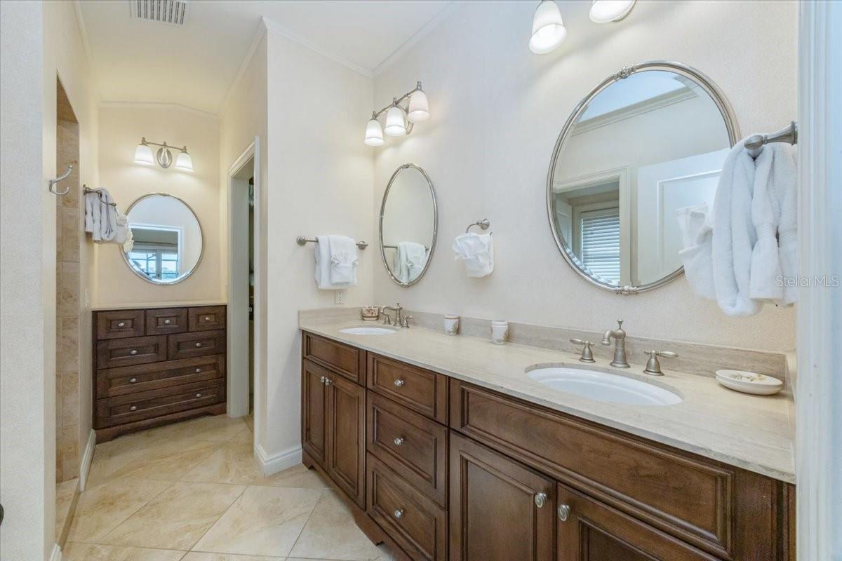 A4642022 Property Photo