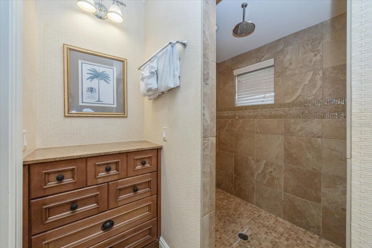 A4642022 Property Photo