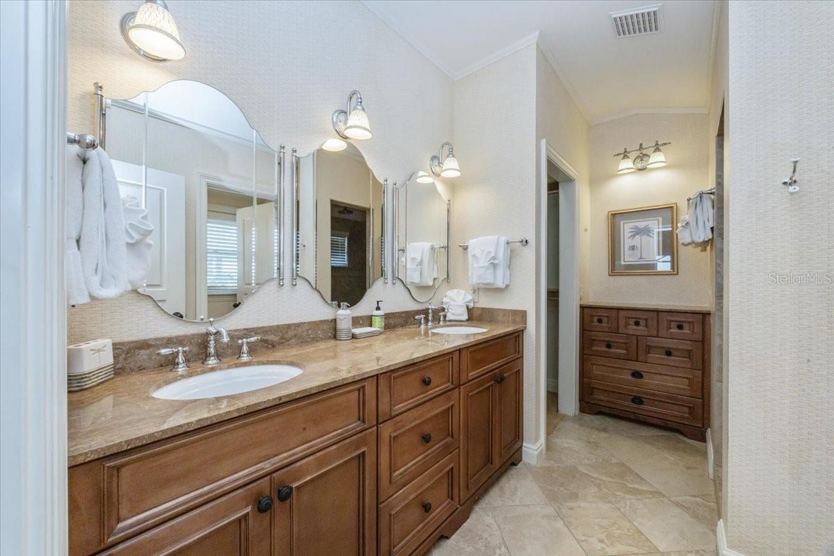 A4642022 Property Photo