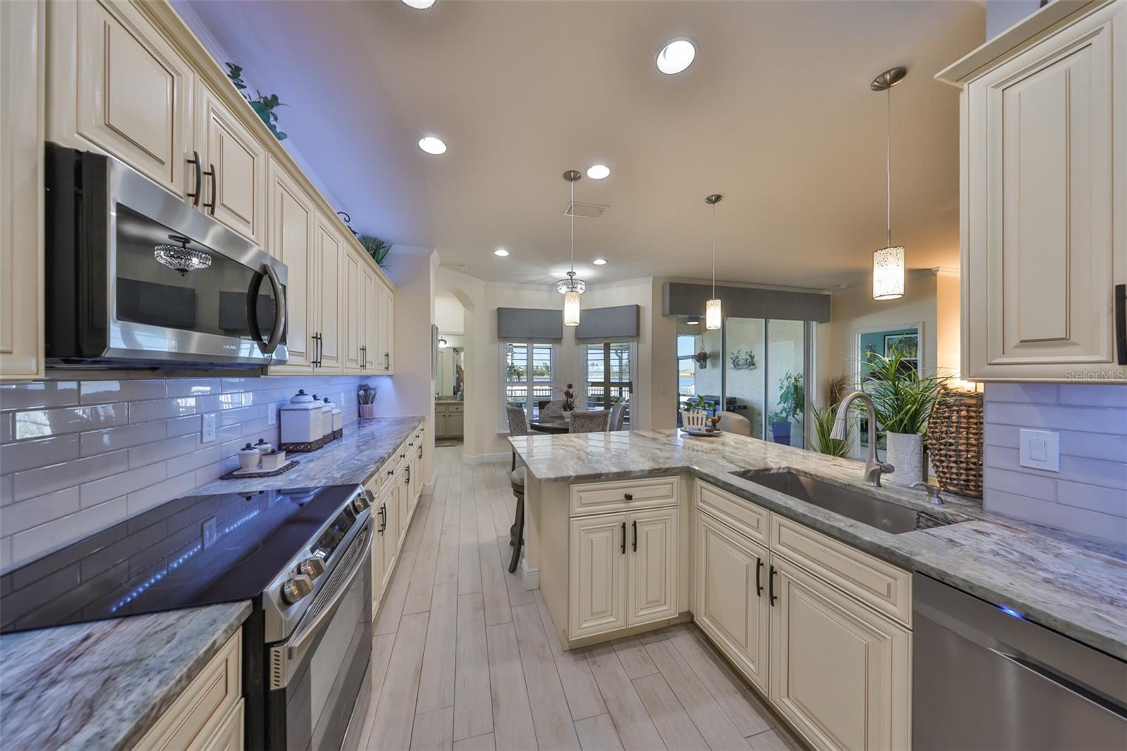 821 SEMINOLE SKY DR, RUSKIN, FL, 33570