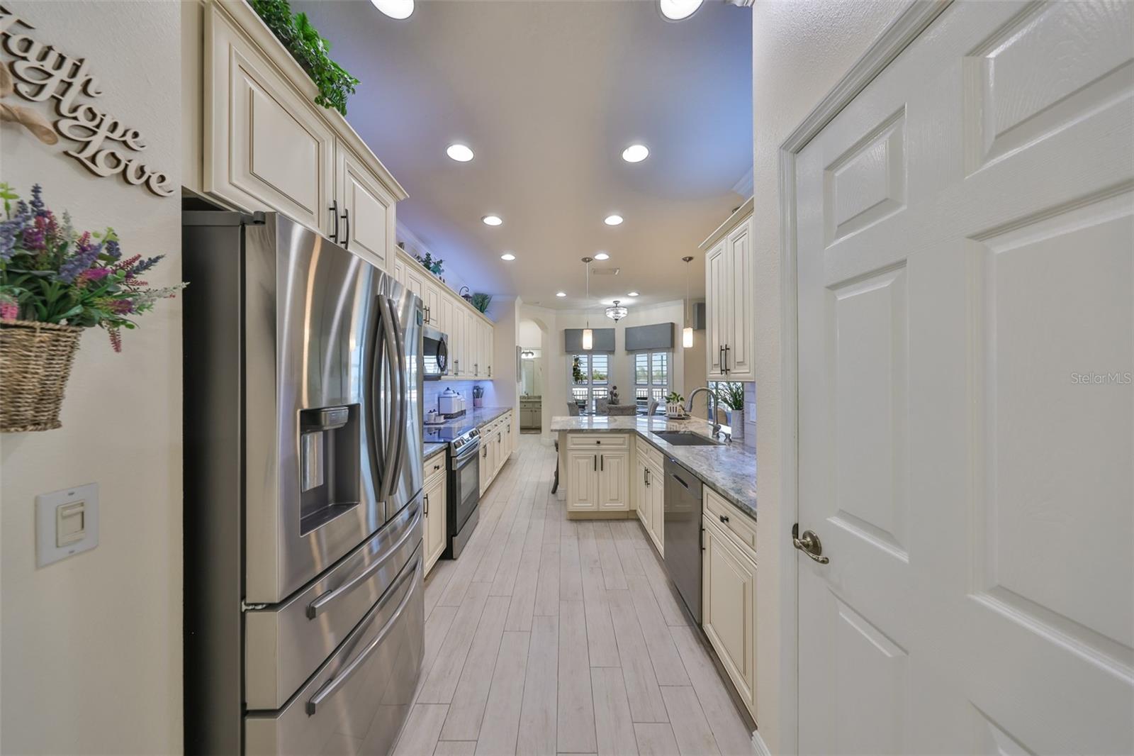 821 SEMINOLE SKY DR, RUSKIN, FL, 33570