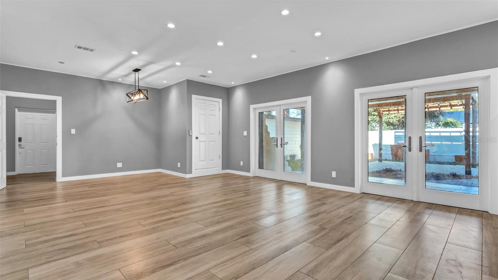 929 W BEACON AVE, TAMPA, FL, 33603