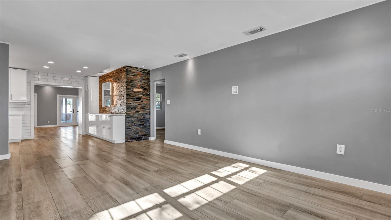 929 W BEACON AVE, TAMPA, FL, 33603