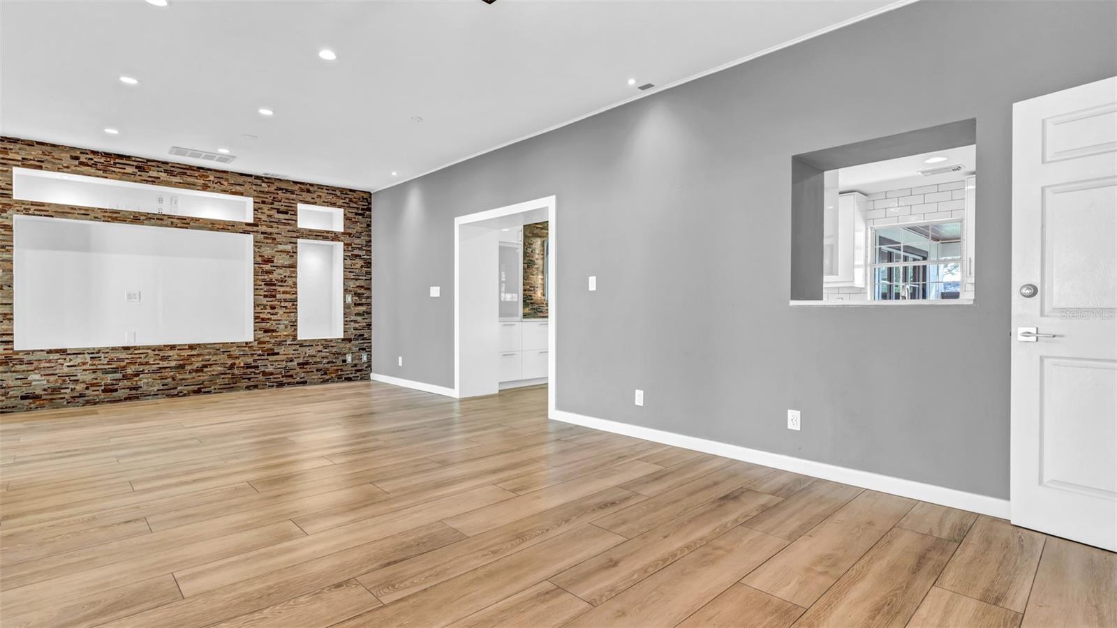 929 W BEACON AVE, TAMPA, FL, 33603