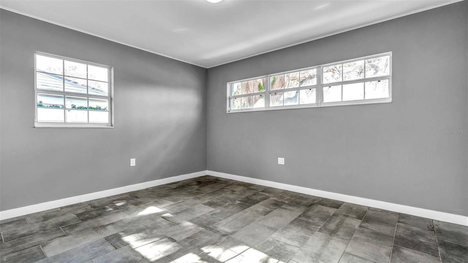 929 W BEACON AVE, TAMPA, FL, 33603