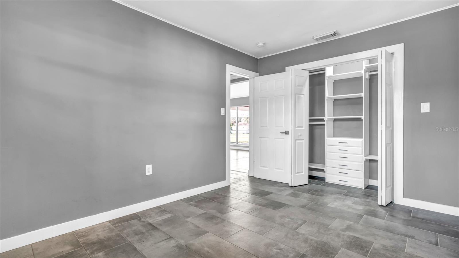 929 W BEACON AVE, TAMPA, FL, 33603