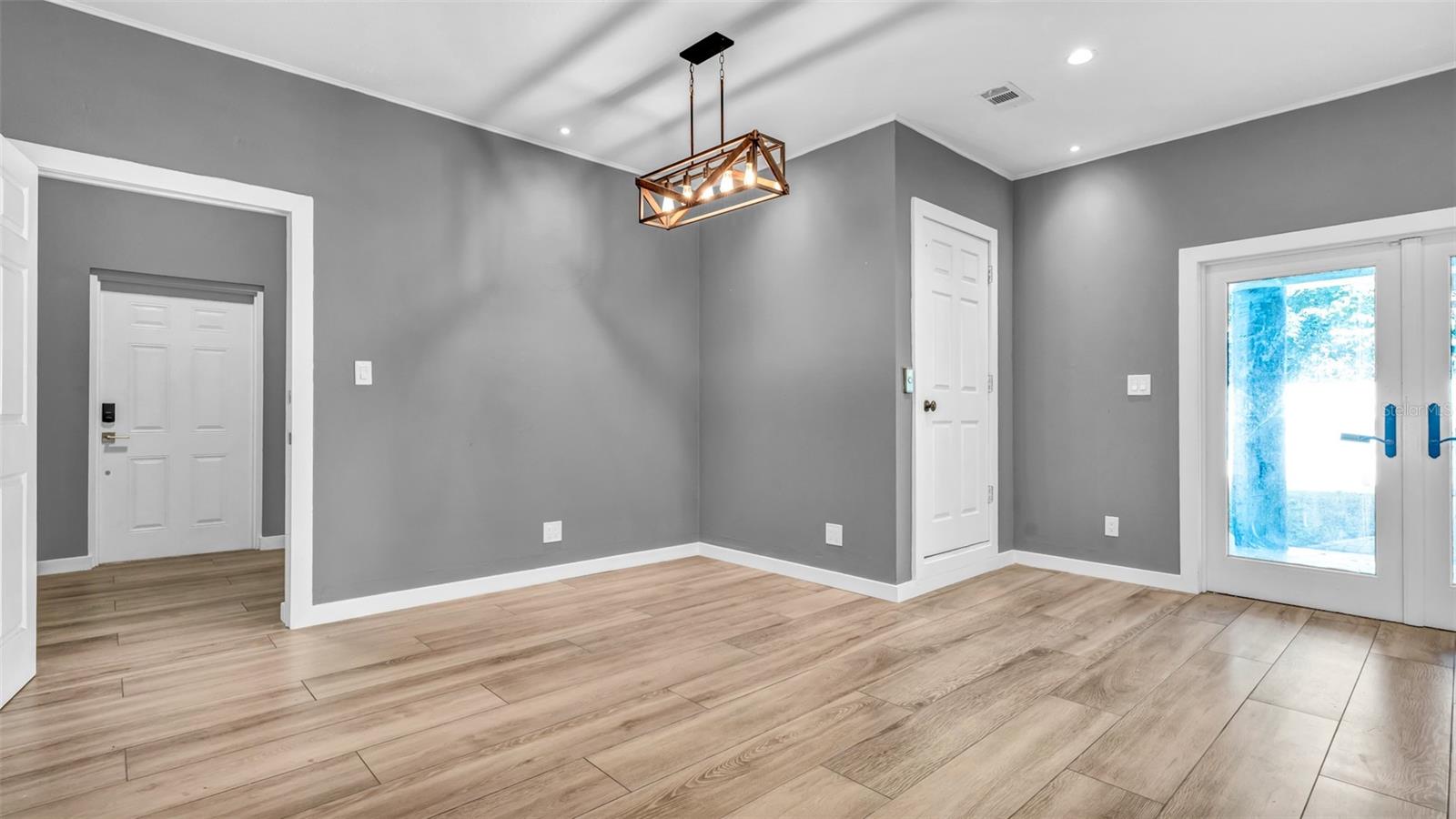 929 W BEACON AVE, TAMPA, FL, 33603