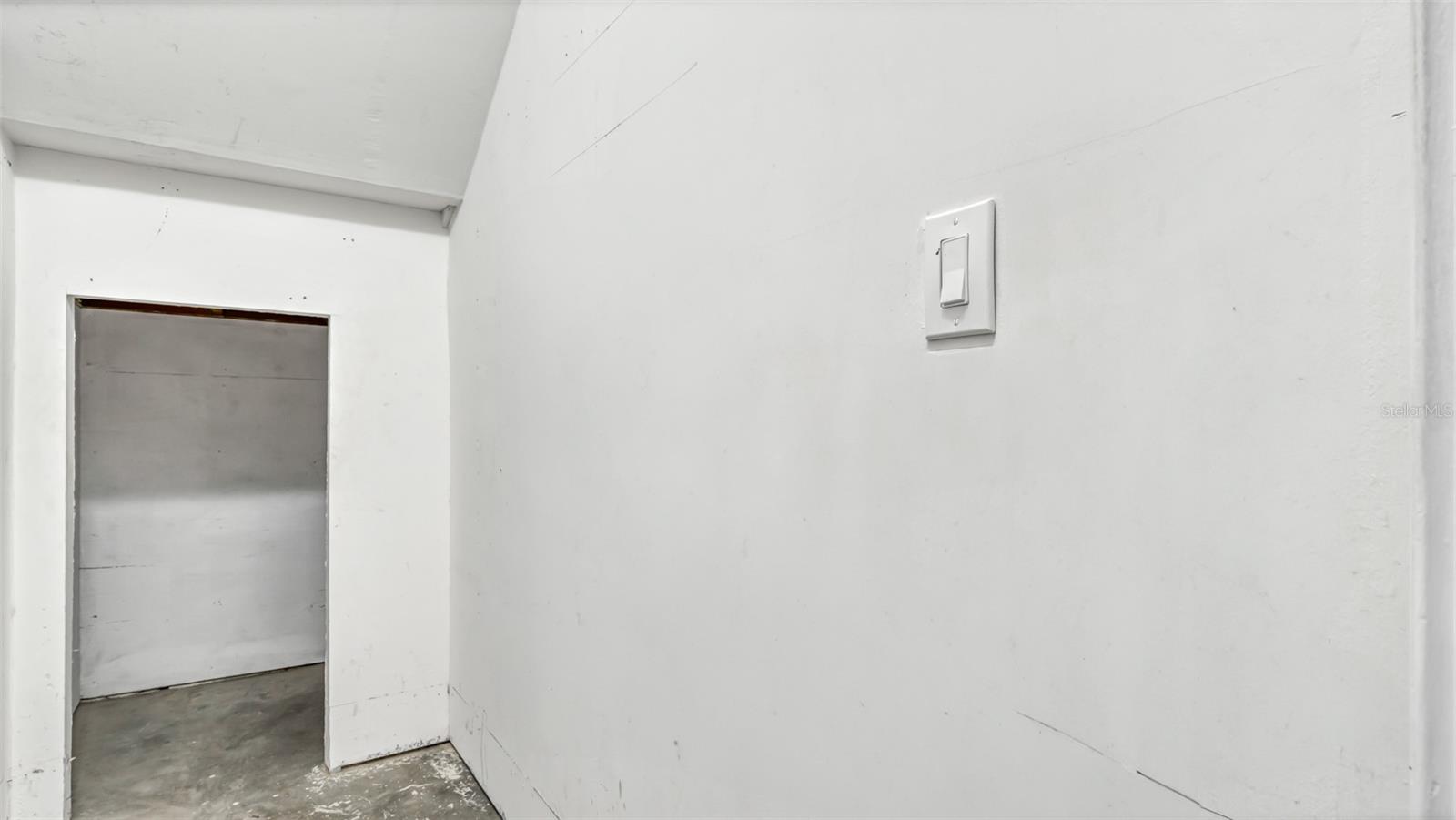 929 W BEACON AVE, TAMPA, FL, 33603
