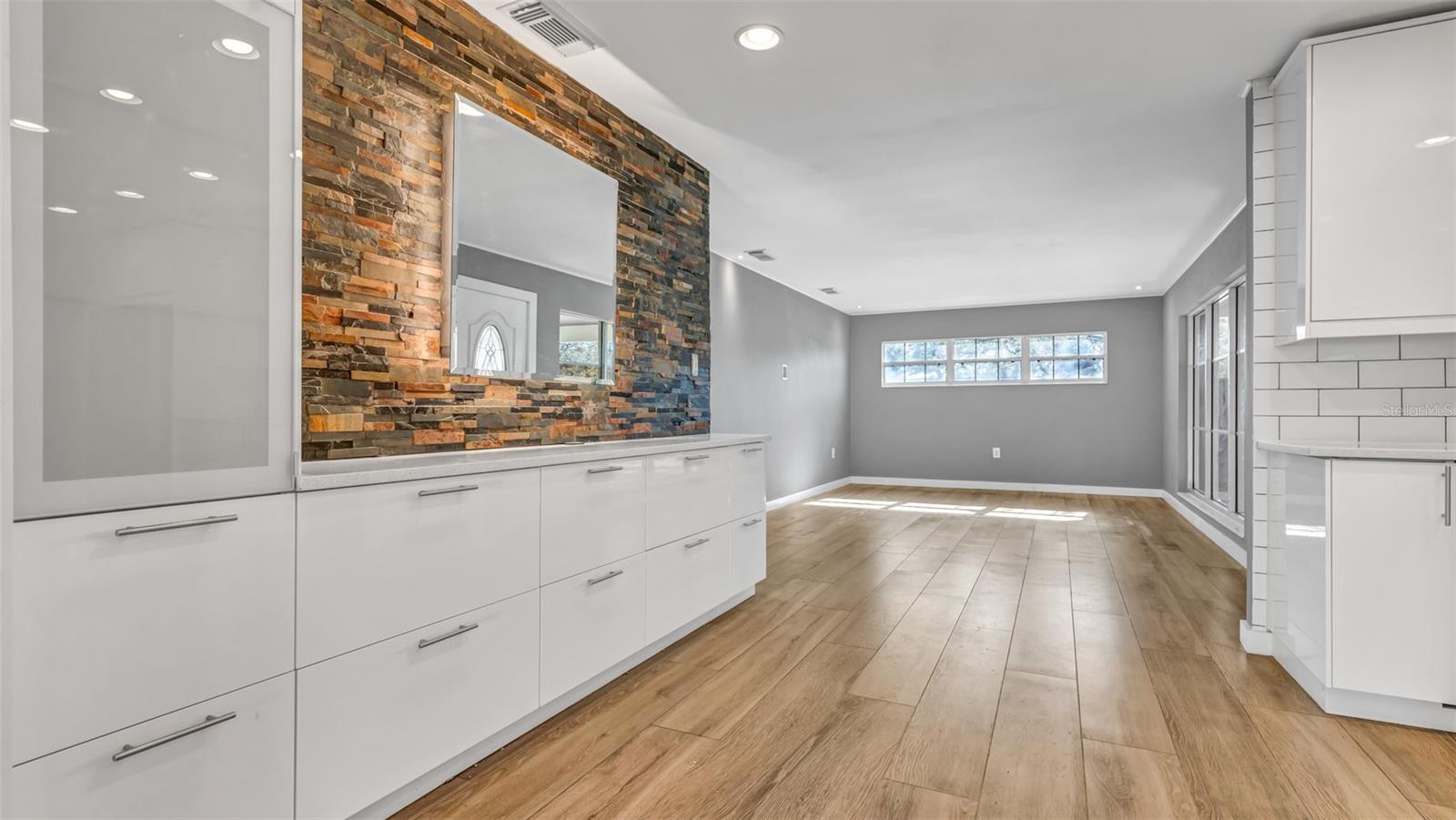 929 W BEACON AVE, TAMPA, FL, 33603