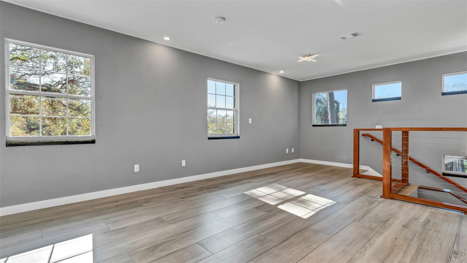 929 W BEACON AVE, TAMPA, FL, 33603