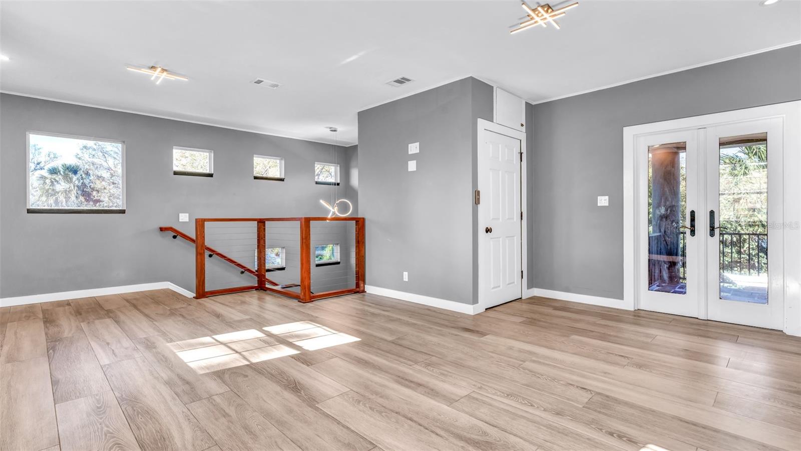 929 W BEACON AVE, TAMPA, FL, 33603