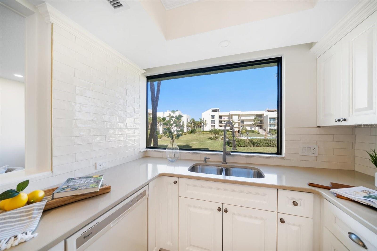 50 COE RD #111, BELLEAIR, FL, 33756