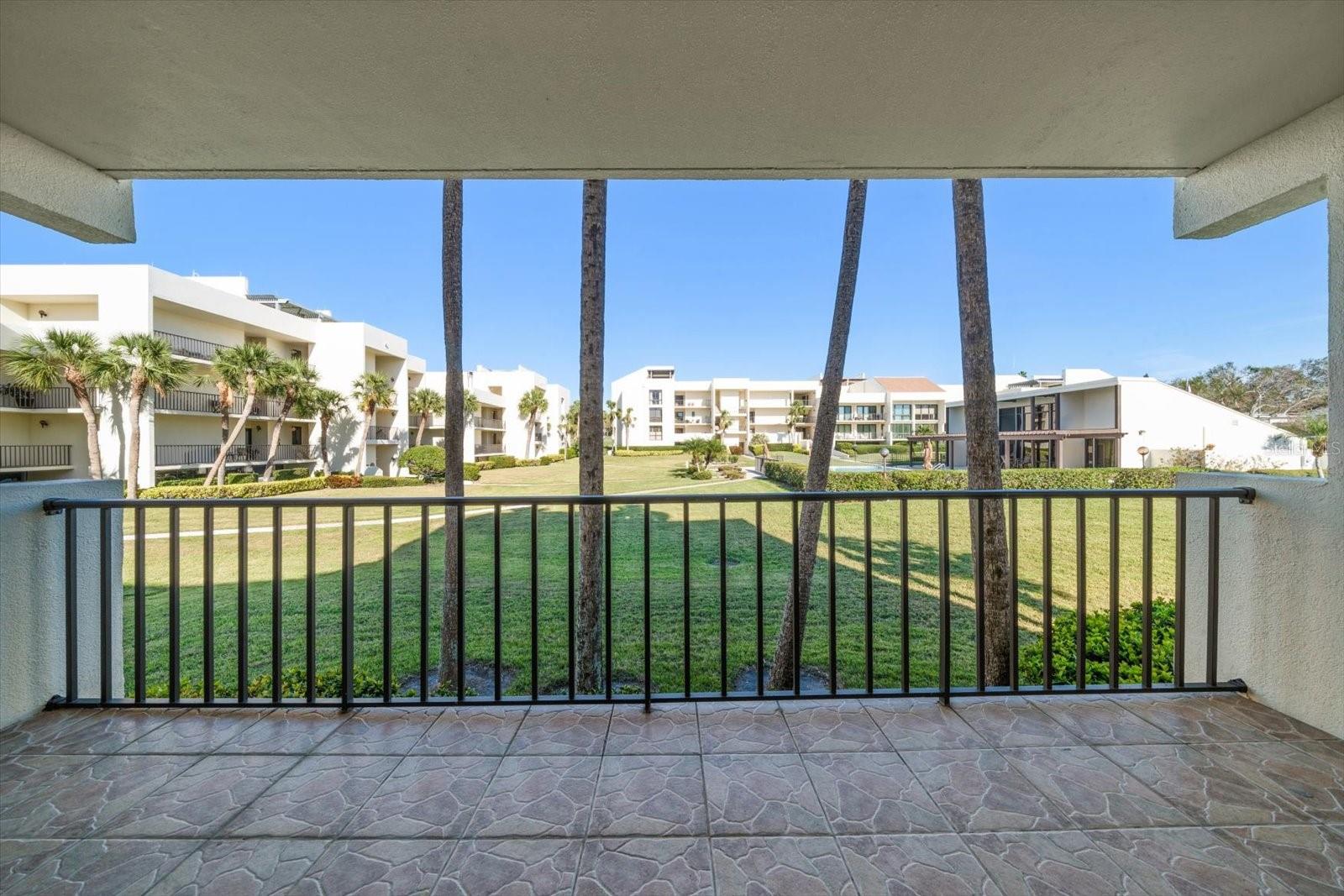 50 COE RD #111, BELLEAIR, FL, 33756