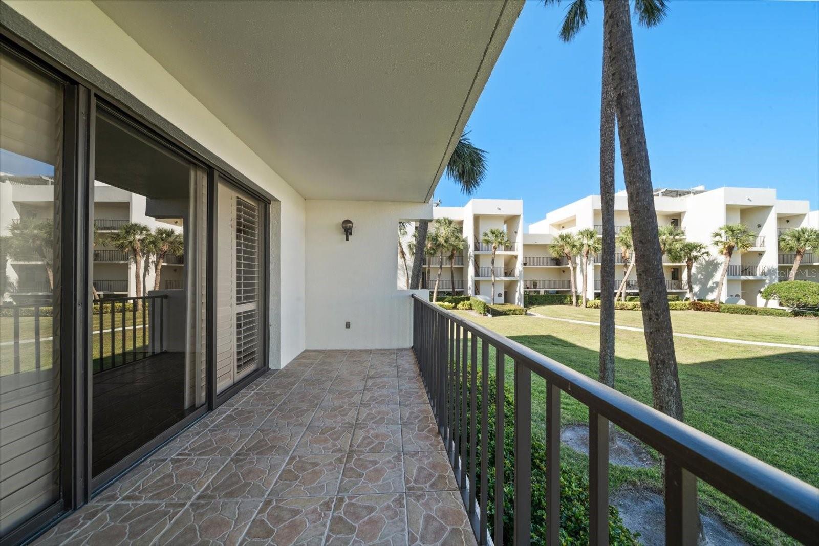 50 COE RD #111, BELLEAIR, FL, 33756