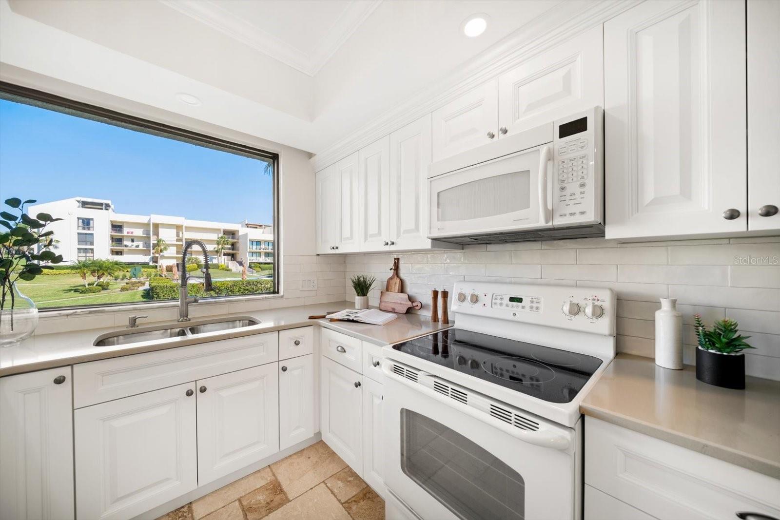 50 COE RD #111, BELLEAIR, FL, 33756