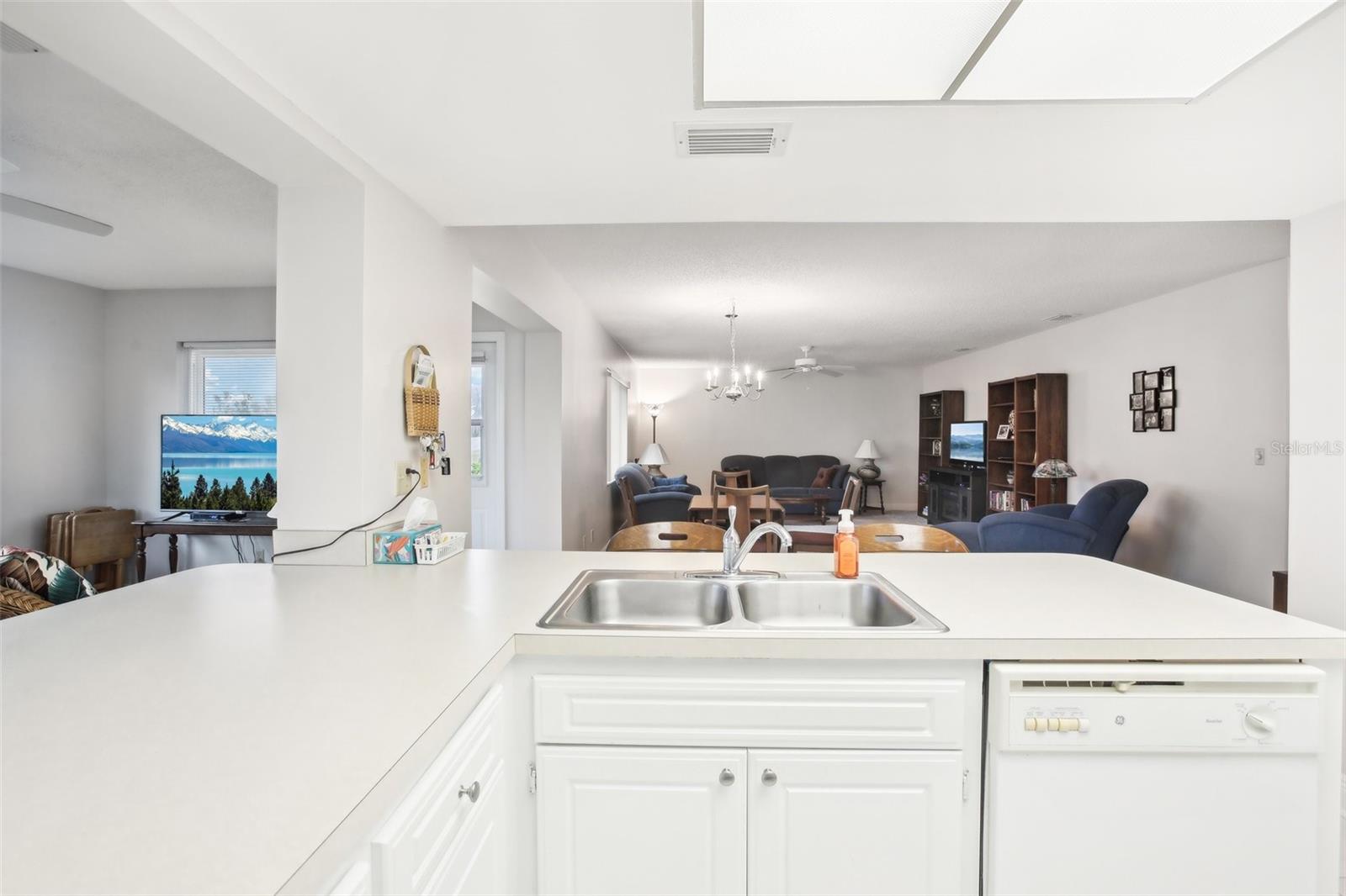 1015 HAREFIELD CIR, SUN CITY CENTER, FL, 33573