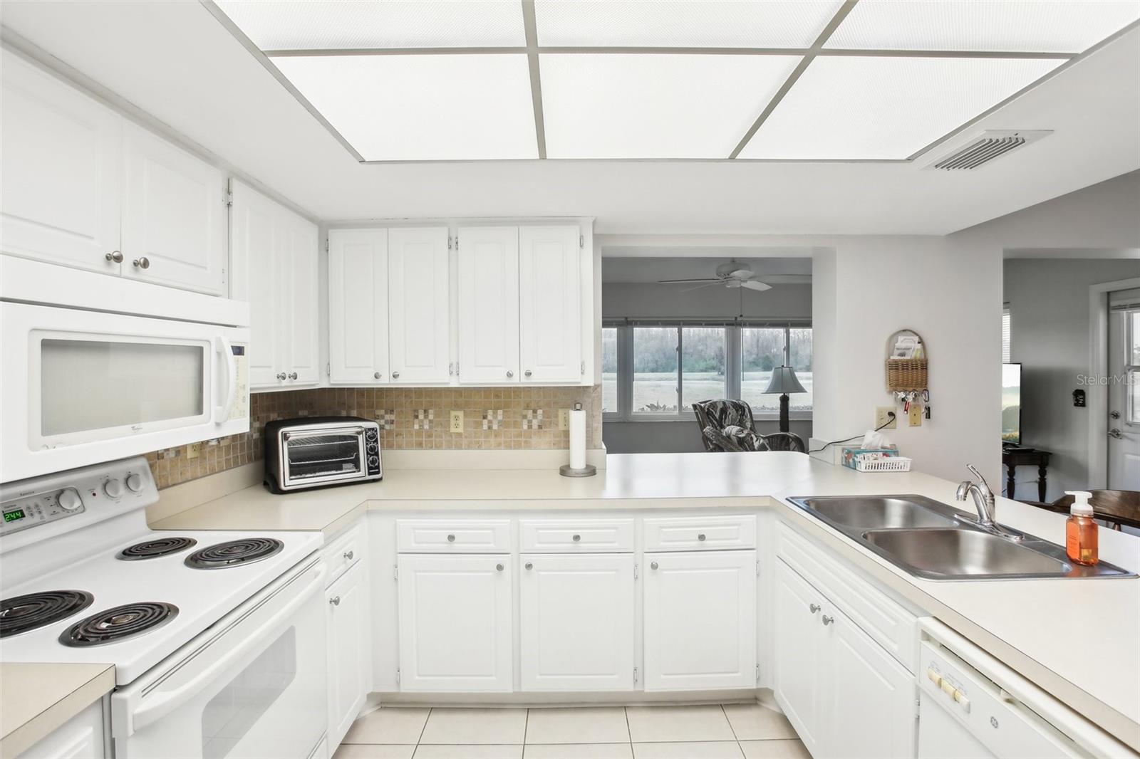 1015 HAREFIELD CIR, SUN CITY CENTER, FL, 33573