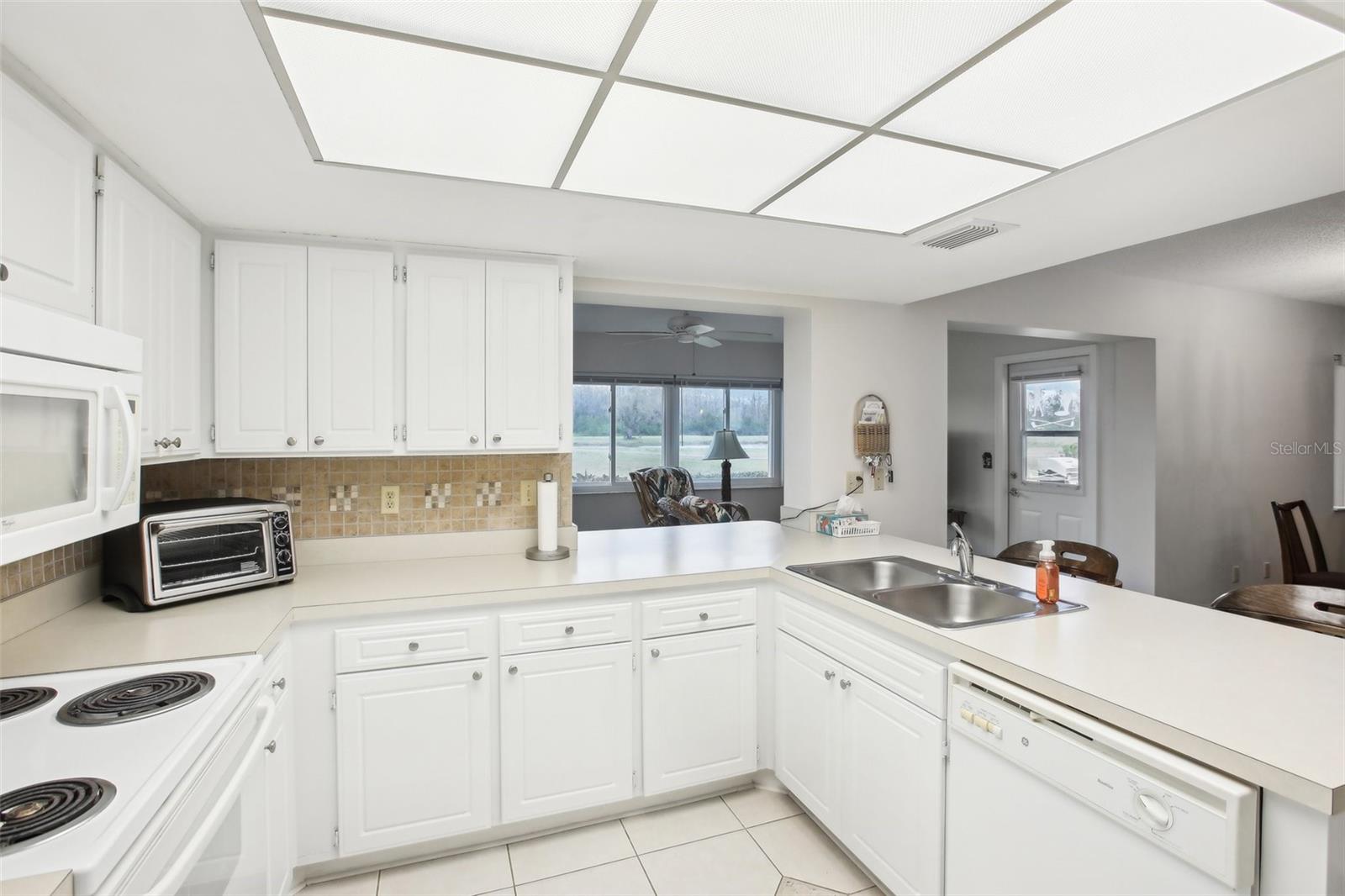 1015 HAREFIELD CIR, SUN CITY CENTER, FL, 33573