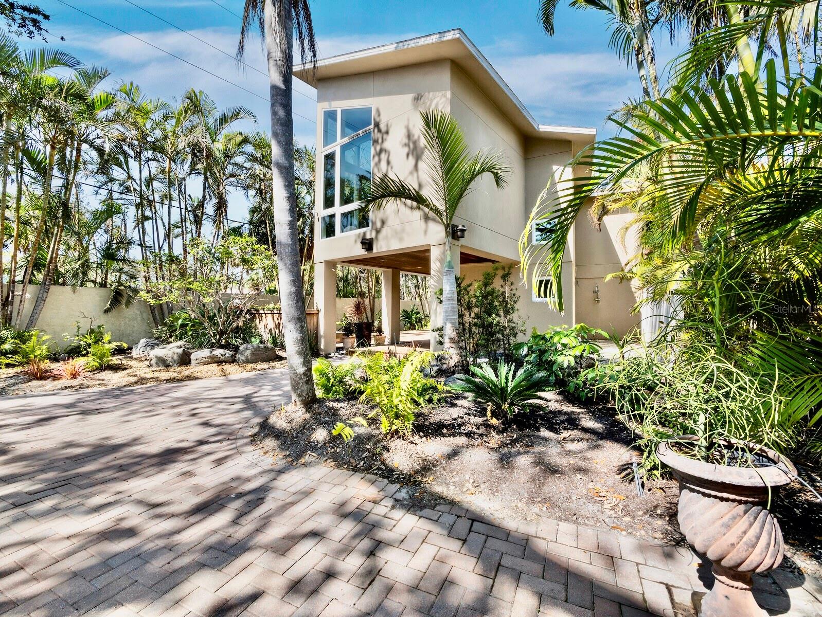 3911 ROBERTS POINT RD, SARASOTA, FL, 34242