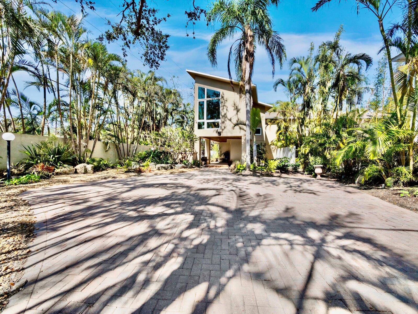 3911 ROBERTS POINT RD, SARASOTA, FL, 34242