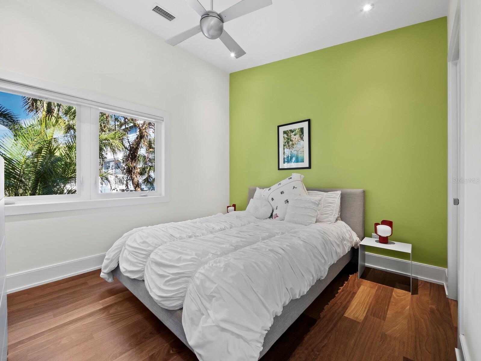3911 ROBERTS POINT RD, SARASOTA, FL, 34242