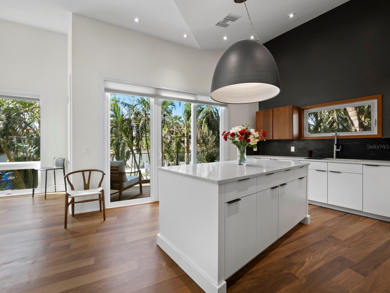 3911 ROBERTS POINT RD, SARASOTA, FL, 34242