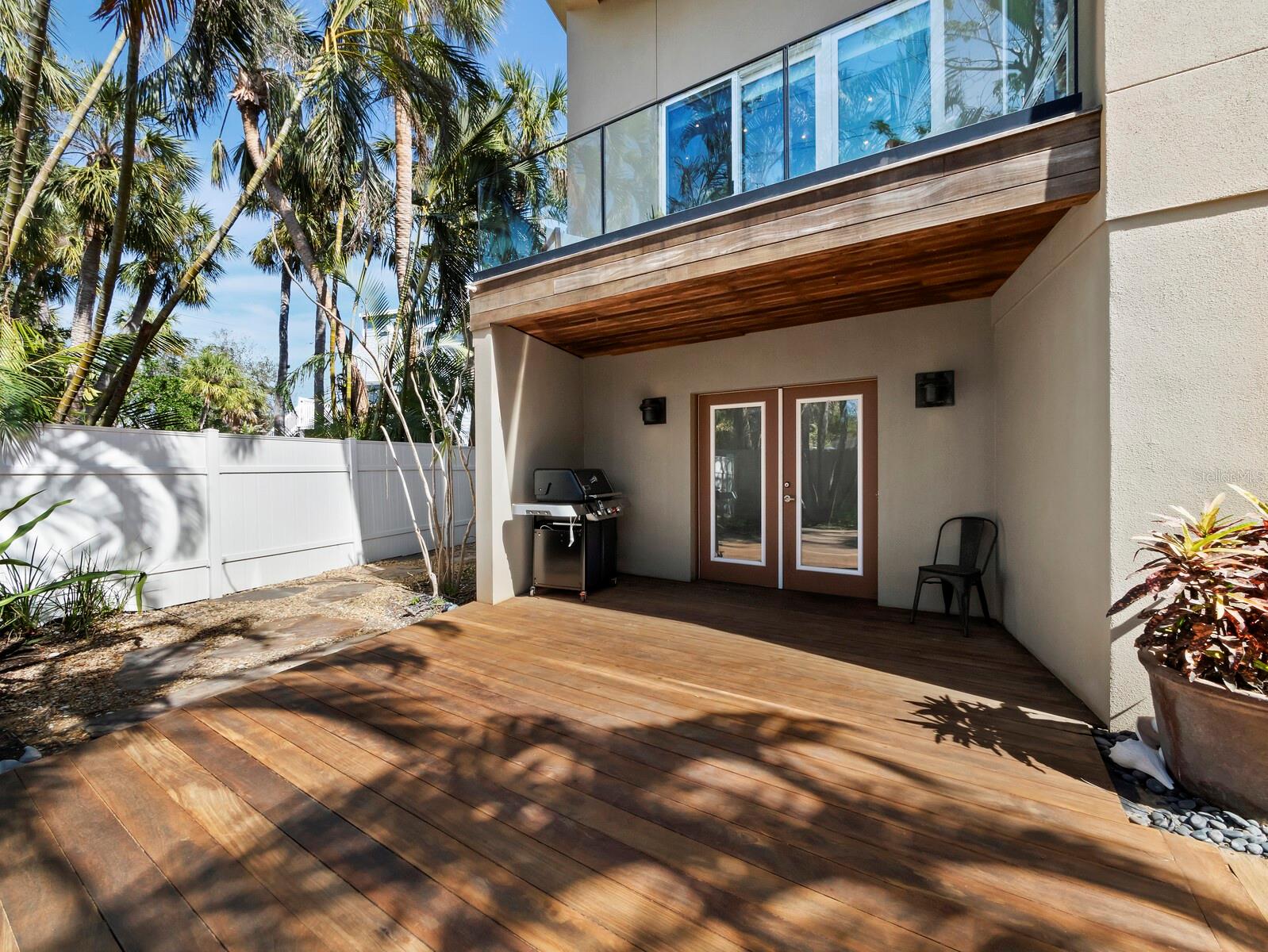 3911 ROBERTS POINT RD, SARASOTA, FL, 34242
