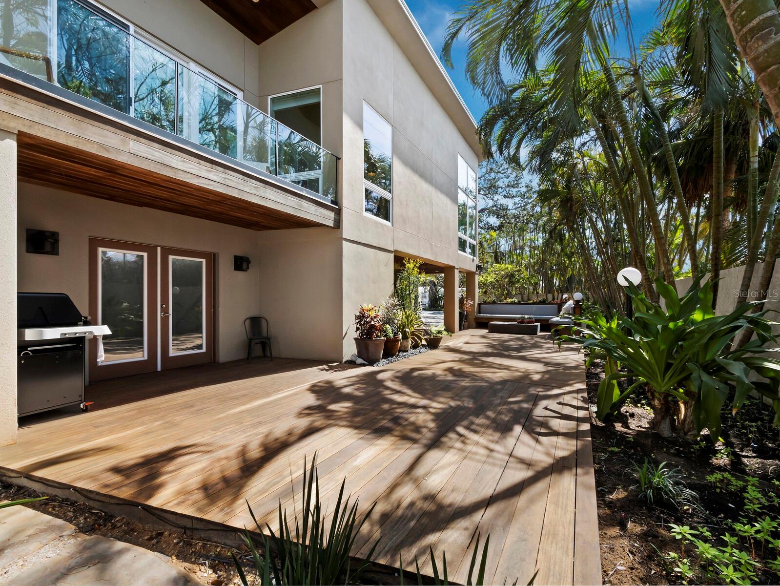 3911 ROBERTS POINT RD, SARASOTA, FL, 34242