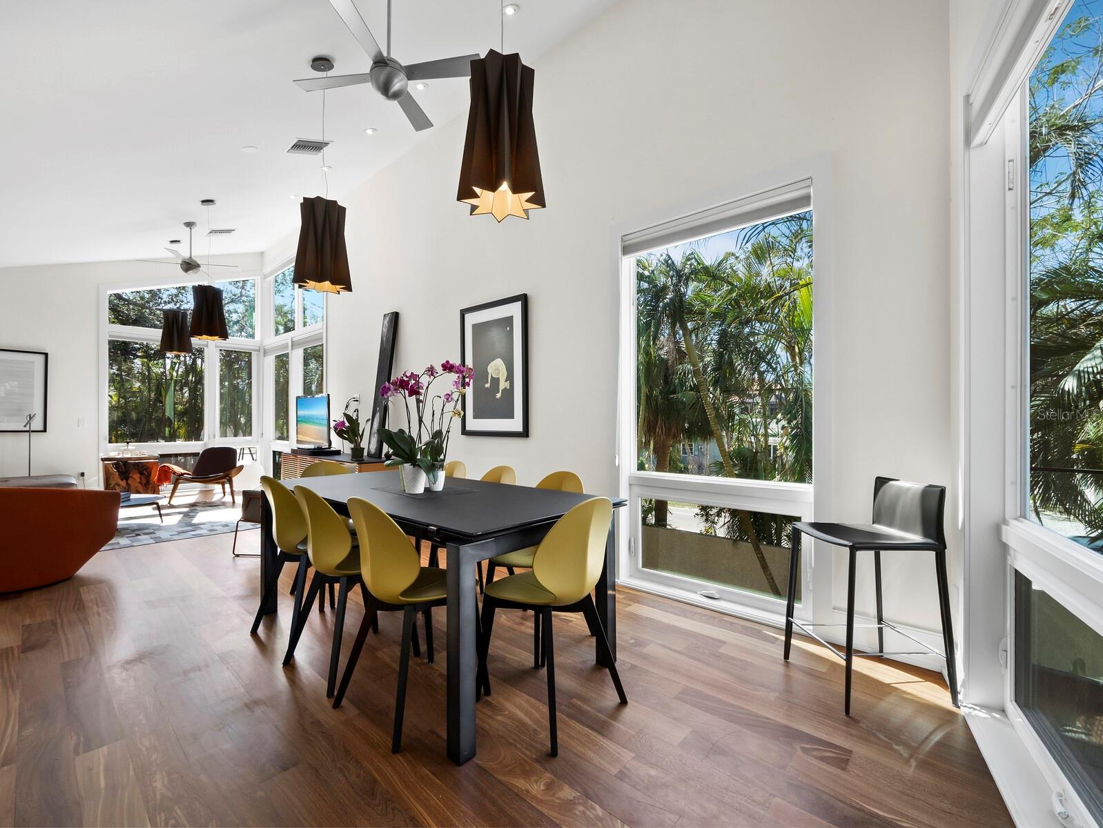 3911 ROBERTS POINT RD, SARASOTA, FL, 34242
