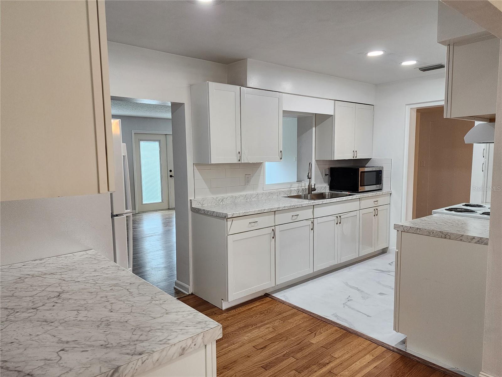 8 POINSETTIA DR, DEBARY, FL, 32713