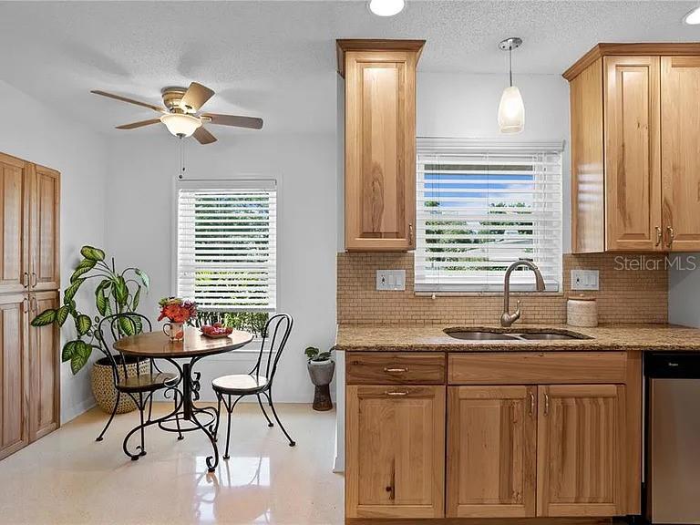 232 TIMBERLANE DR, PALM HARBOR, FL, 34683