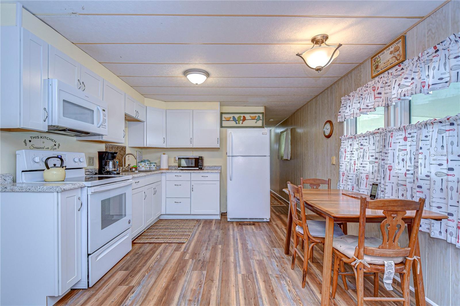 6119 RIDGEWOOD DR, ZEPHYRHILLS, FL, 33542