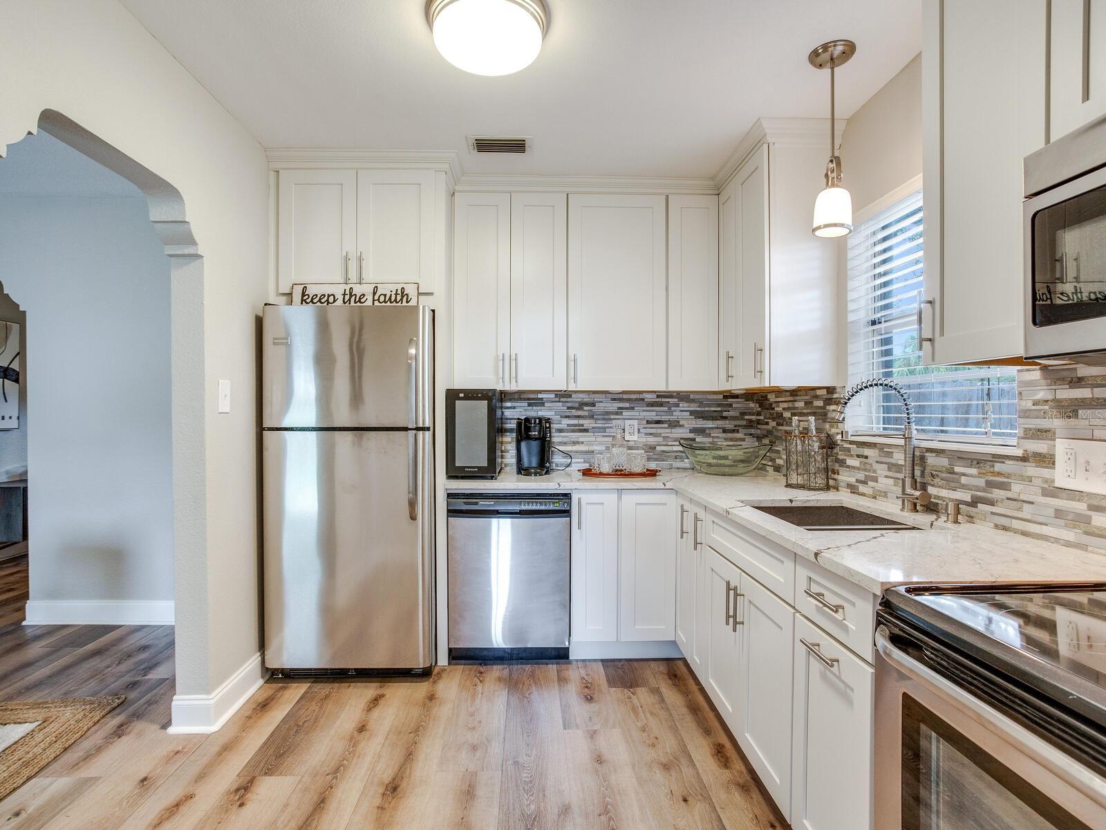 221 N CLEARVIEW AVE, TAMPA, FL, 33609
